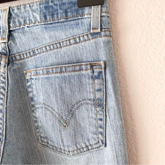 Y2k Levi’s flare denim light wash jeans